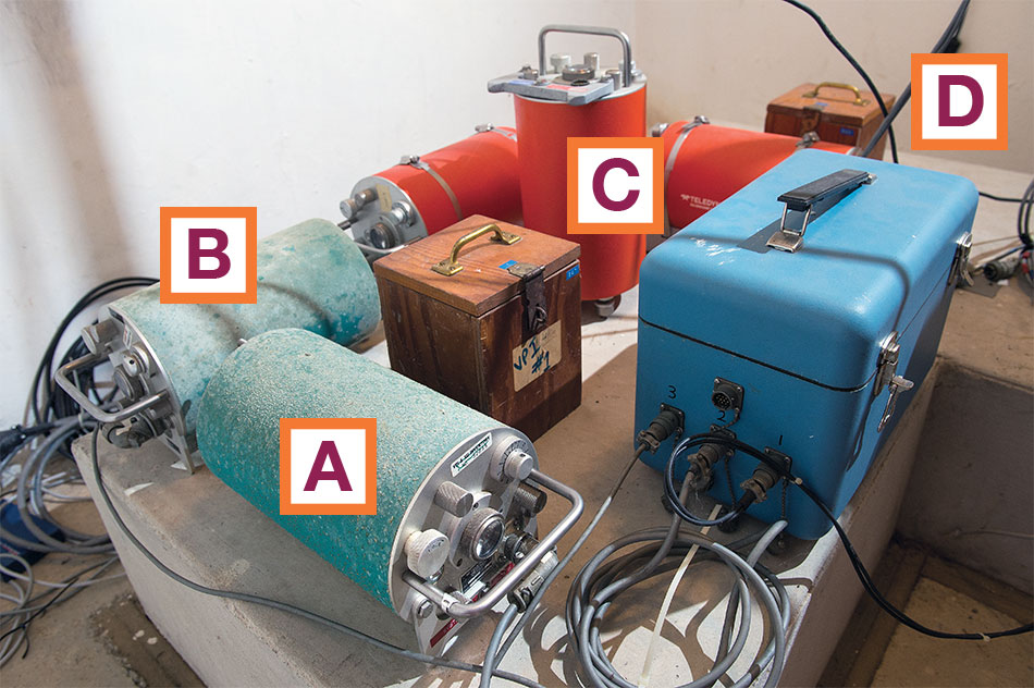 seismographic equipment