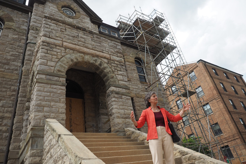 Reunion 2018 alumni tour of Liberal Arts Building