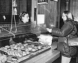 Blacksburg's Carol Lee donuts